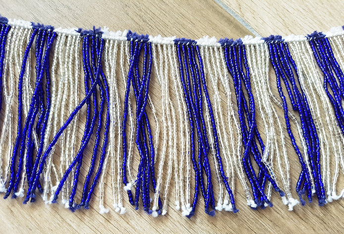 Kralensnoer met slierten blauw/doorzichtig wit 10cm
