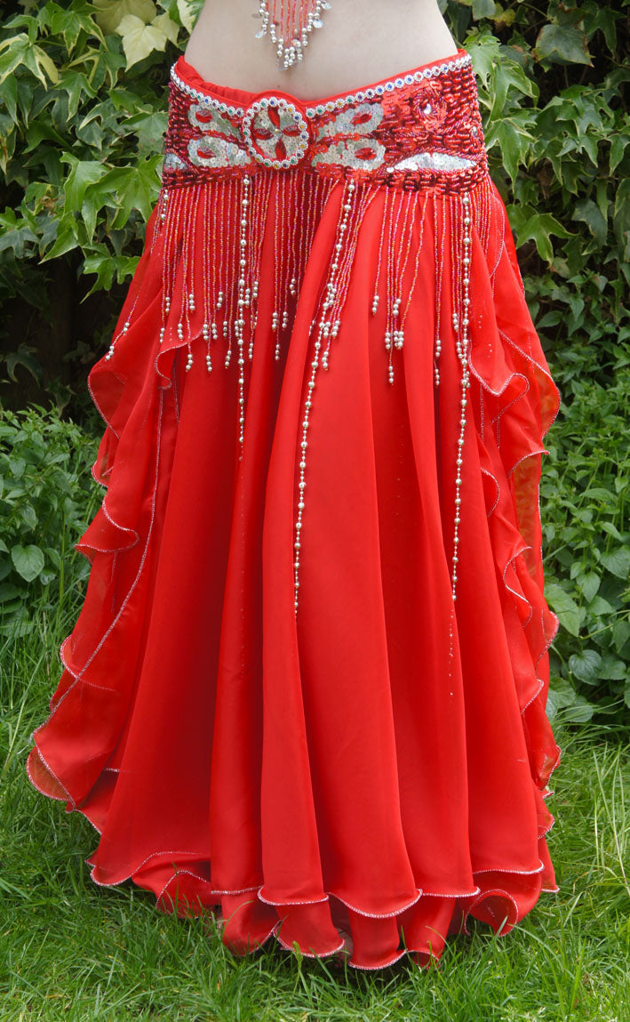Leuke rok in rood met stroken en splitten aan de zijkant