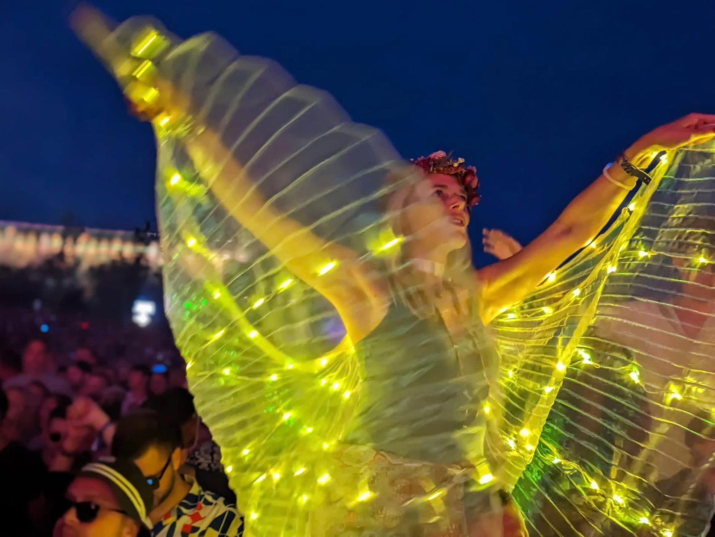 Isis Wings organza met gouden led lights