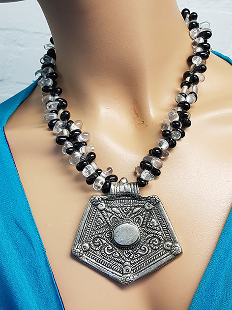 Tribal ketting met amulet