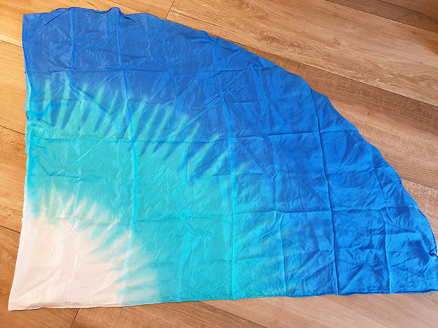Zijde sluier halfrond tie dye met de kleuren; wit turquoise blauw